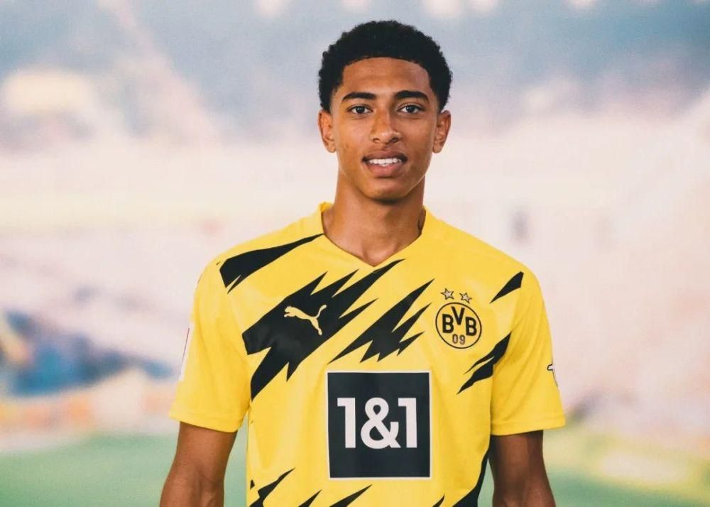 身体素质劲爆！塔克&桑普森新赛季首秀合砍26分11板3助（爆发力拉满！塔克与桑普森首战携手砍下26分11篮板3助攻）