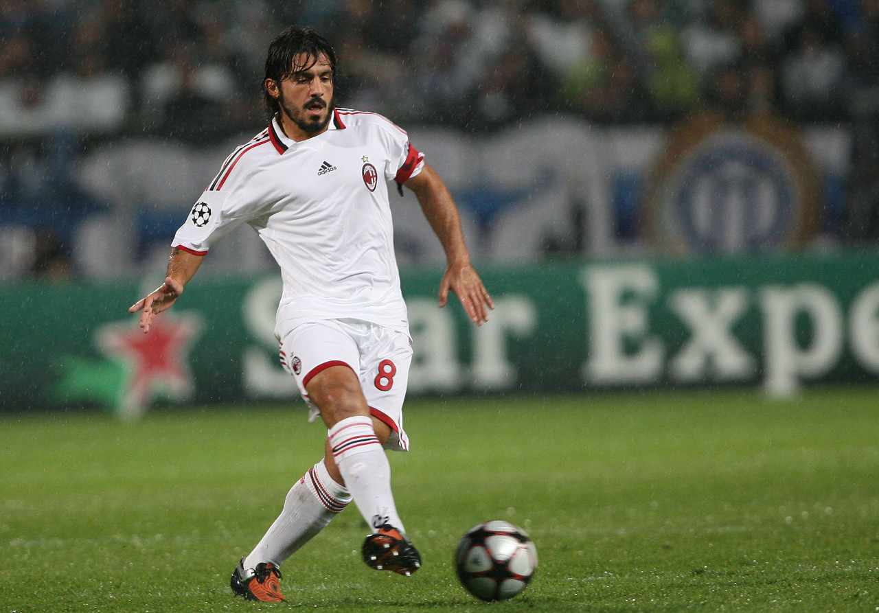 郭昊文再传空接被詹姆斯大帽扇出 林庭谦追身命中三分打停同曦（郭昊文再度空接遭詹姆斯大帽，林庭谦追身三分命中逼停同曦）