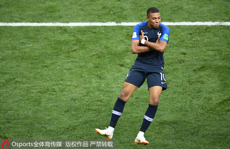 球队展现出色对抗性，唐斯强调身体对抗的重要性（球队对抗能力出众，唐斯称身体对抗至关重要）