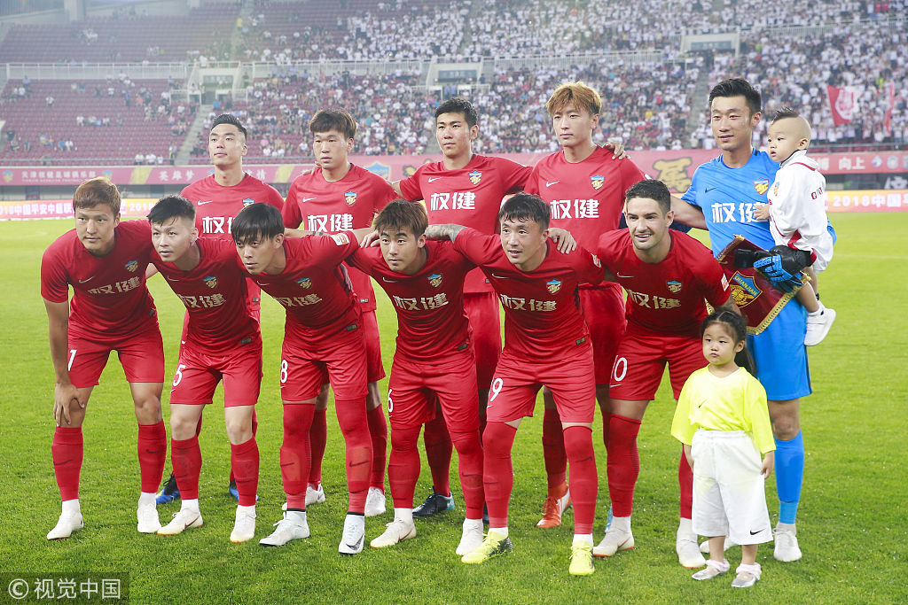 雷霆与马刺对决：三分球差距决定胜负的关键（雷霆与马刺交锋：三分火力悬殊成胜负手）