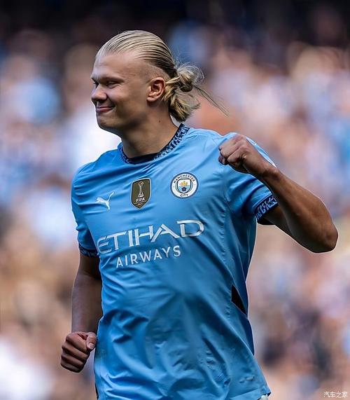 斯潘塞是NCAA长曲棍球历史助攻王，获得最高荣誉后改打篮球