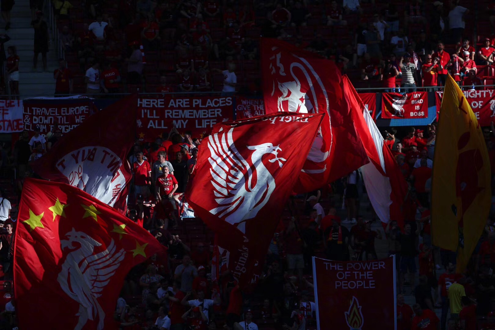 林诗栋2比1胜张本智和，国乒混团世界杯三连冠